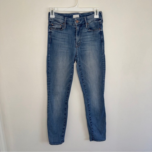 The High Waisted Looker Crop in Make Me
MOTHER 25 - Picture 3 of 7